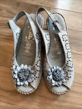 Volks Walkers Women’s Light Blue Floral Leather Slingback Sandals 37